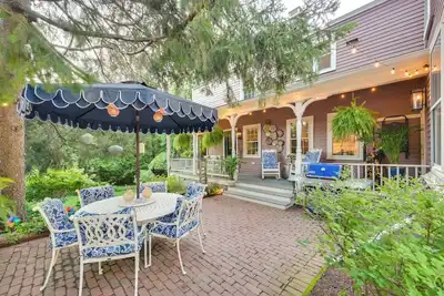 Image de < 1 Mi to Dtwn Salem: Apt w/ Shared Patio & Yard!