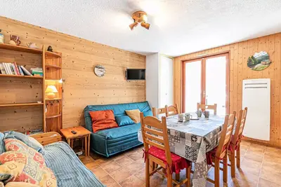 Image de Appartement fonctionnel avec terrasse ensoleillée.