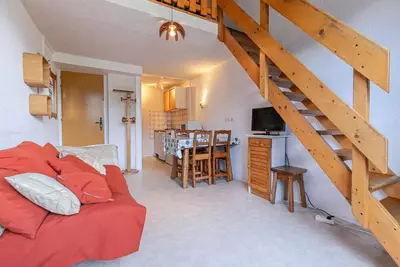 Image de Appartement mezzanine sous les toits avec une belle vue sur les montagnes