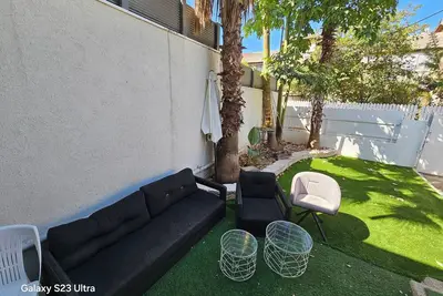 Image de Lovely studio with Ac in Haifa