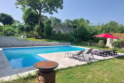 Image de Charming renovated farmhouse with large pool