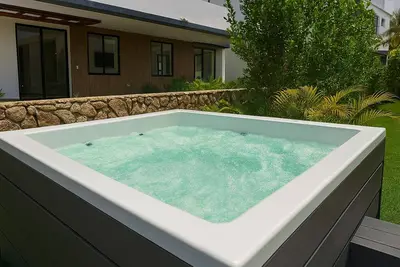 Image de Villa avec jacuzzi + espace Bbq | Détente totale | Idéale pour les familles