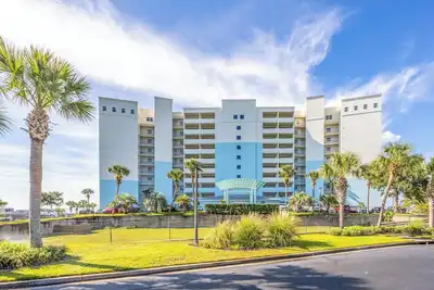 Image de New Waterfront With Gorgeous View!