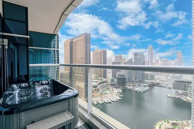 Image de Continental Tower, Stylish 2br and Private Hot Tub