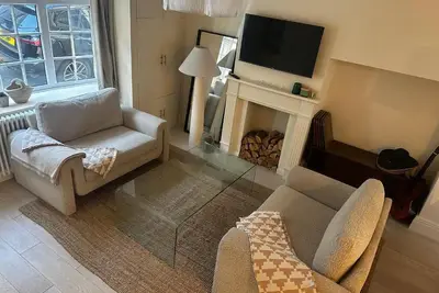 Image de Entire Cosy Seaside Cottage - Minutes from the beach, shops and restaurants!