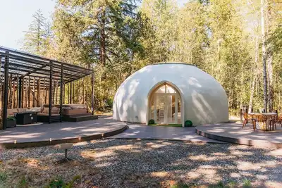 Image de The Skyview Dome with a hot tub and sauna