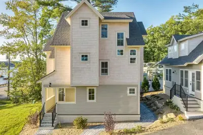 Image de Winnipesaukee Lakefront with Boat Dock Home in Paugus Bay