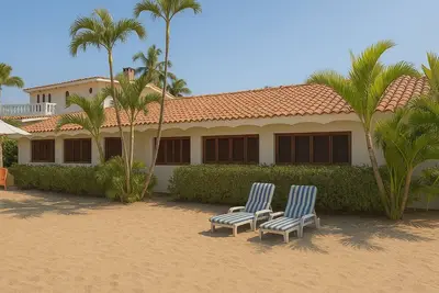 Image de Marvelous 3-bedroom Beachfront home on Los Ayala Beach