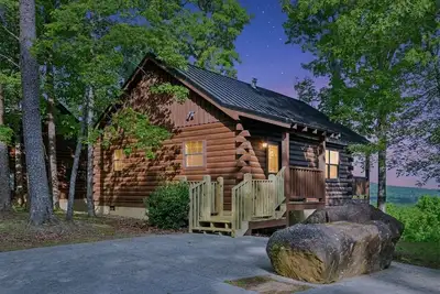 Image de Intimate Cabin w/ Hot Tub & Mountain Views