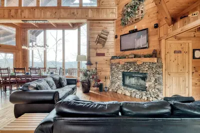 Image de Serene Mountain Views w/ Game Area & Hot Tub