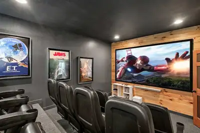 Image de Spacious 5-Bedroom Cabin with Theater