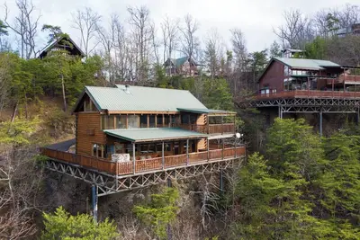 Image de Log Cabin Retreat w/ Hot Tub & Amenities