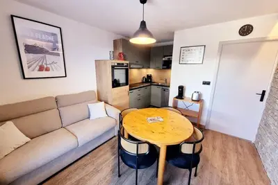 Image de À 100m des pistes de ski, Rez-de-chaussée, vue village, terrasse, casier à ski, 40m², Montalbert