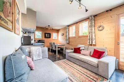 Image de 2ème étage, vue montagne/parking, balcon, parking, télévision, 46m², Morzine