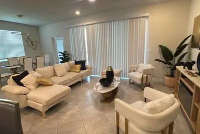 Image de 5 Bedrooms/ 4. 5 Bathrooms/ Windsor Cay (1294ss)