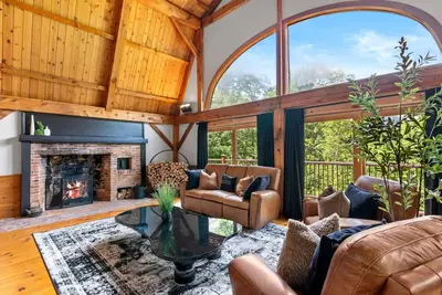 Image de Artisan Timber Retreat w/ Unique Touches|Hot tub