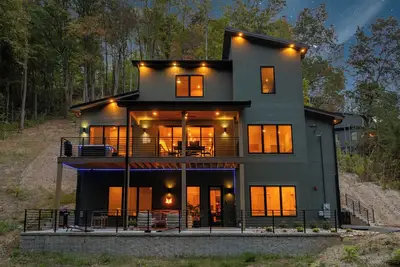 Image de Sleeps 17, Indoor Heated Pool, Games, Movie Theater, New Luxury Mountain Cabin