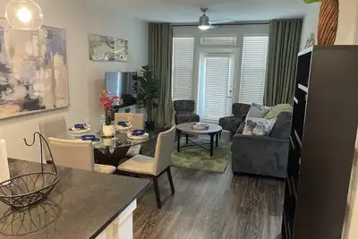 Image de Business deluxe comfortable suite sleeps 4 about \n15 min from Dfw & Love Field