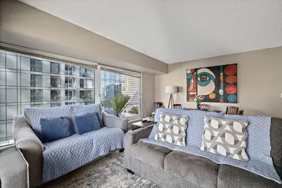 Image de Amazing 3 bed condo for 6, downtown with view of Sound, pool, sauna and hot-tub