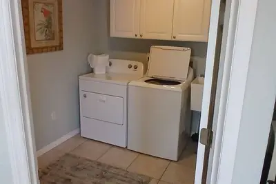 Image de Beautiful 3br2ba Fully Furnished! ! ! Convenient to races, airport! ! ! !