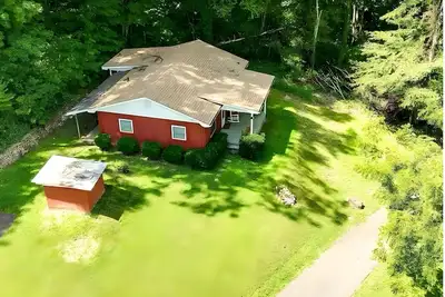 Image de Secluded Smoky Mountain 2br near Blue Ridge Parkway. Covered motorcycle parking