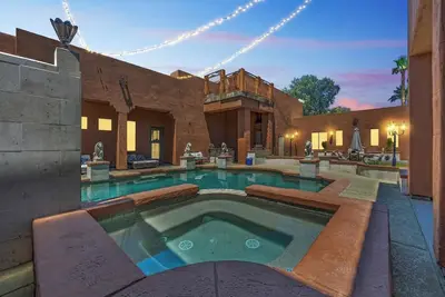 Image de Glendale Villa w/ Pool, Theater & Game Rooms