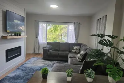 Image de Charming 3br Downtown Corning Home – Walk to Dinning, Museums & Market Street!