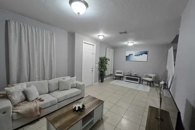 Image de 3-bedroom townhome in tranquil Homestead with Ac