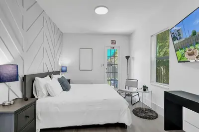 Image de Palm Breeze Retreat. Close to Beach & Downtown