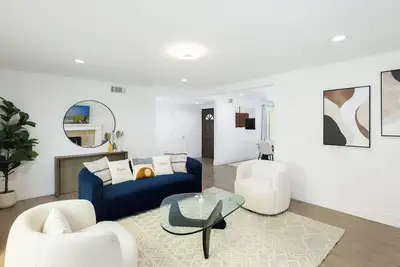 Image de Remodeled Modern Home Close to Disney/Beach
