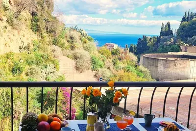 Image de Mediterranean: Pool and Parking in the Center of Taormina