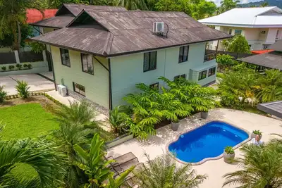 Image de Golfito Luxury + Privacy-Located less than 5 minutes from the airport, grocery stores