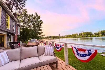 Image de The Belmont Lake Retreat -Sleeps 14!