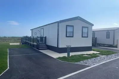 Image de Relaxing Family Lodge Retreat • Well-Equipped Kitchen & Enclosed Outdoor Deck