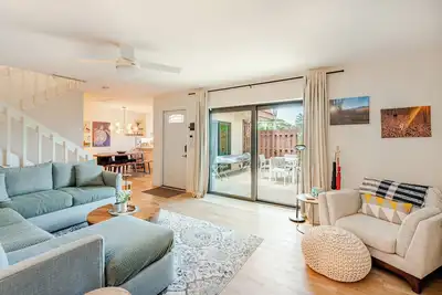 Image de Modern Jupiter Escape-Minutes to Beach, Pool, Waterfront access--Monthly Rental