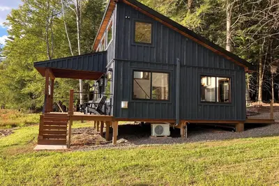 Image de Hemlock Hideaway – Luxury Cabin - Romantic & Remote Getaway in Gilbertsville, Ny