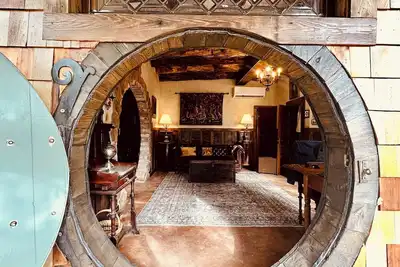 Image de Riverview Hobbit Retreat on 100 Acres