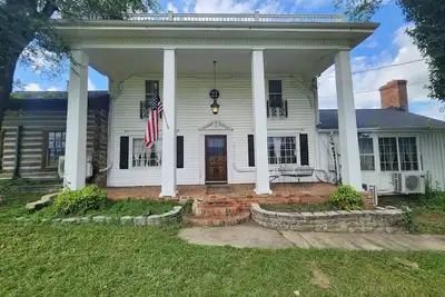 Image de Valley Pike Manor - Historic Farmhouse Retreat