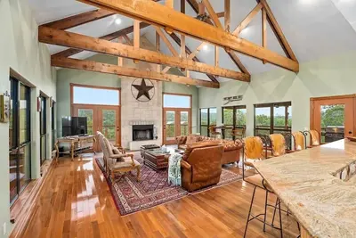 Image de Star House | Private Views • Hill Country Comfort • Grill