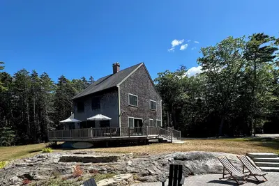 Image de Spruce Ledge - mid-coast Maine. ocean views w deep water access. sauna. retreat.