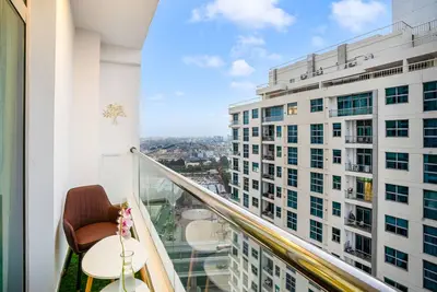 Image de Elite 3br Haven with Panoramic Marina & Sea Views