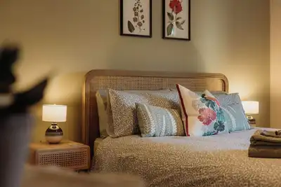 Image de Victorian cottage, (New to Vrbo)  near Botanical gardens & historical collages