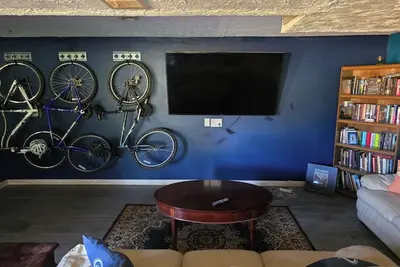 Image de A 2-bedroom house  in Georgetown, close to downtown, fully fenced back yard.