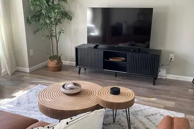 Image de Downtown Allentown Gem • 2br w/ Designer Touches