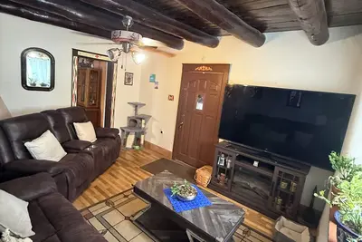 Image de Downtown, Old Town, Sawmill, 2-bedroom home in Abq, additional parking available