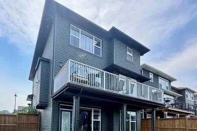 Image de 2 Beds 1 Bath Walkout Basement Suite