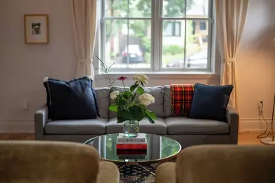 Image de Spacious 3br Century Home by Gage Park