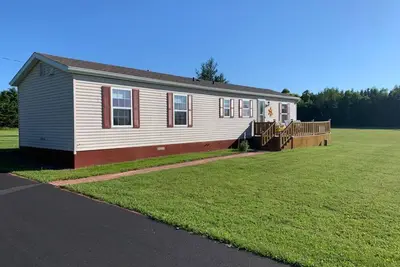 Image de Private cottage to enjoy while taking in a view of the Darnley basin!