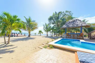 Image de Spectacular Oceanfront 3/3 Villa with Private Beach, Pool, and \nFREE Golf Cart!