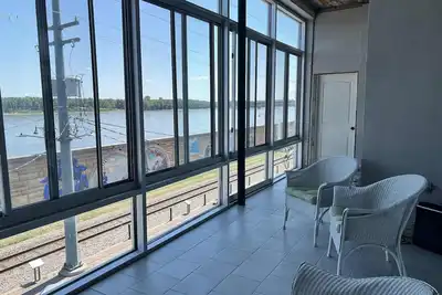 Image de 3-bedroom river view apartment in historic downtown Cape Girardeau